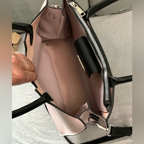 Nice ELEGANT SPACIOUS tote 🌷🌷 - Picture 11 of 13